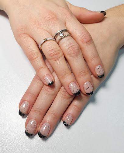 Laura Server | Estética y Uñas | Salón de Manicura y Uñas en Onteniente / 