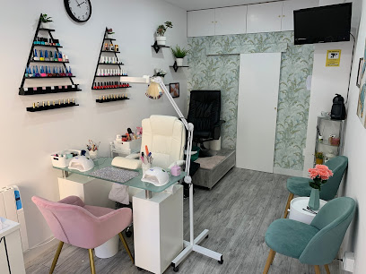 Uñas AgC | Salón de Manicura y Uñas en Alcalá de Henares / 