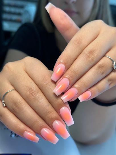 Retro Nails | Salón de Manicura y Uñas en Barcelona / 