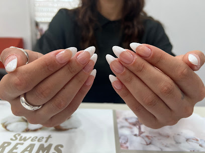 UNGLES lni | Salón de Uñas y Manicura en Barcelona