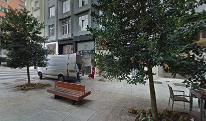 Mercedes Diaz Estrada | Salón de Uñas y Manicura en Santander