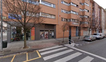 Nadia | Salón de Uñas y Manicura en Pamplona