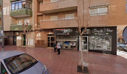 Hilgers, Zacharias Charles | Peluqueria en Benidorm / Alicante