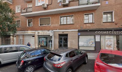 Lara | Peluquería en Madrid / 