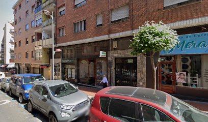 Atipica | Salón de Manicura y Uñas en Baracaldo / 